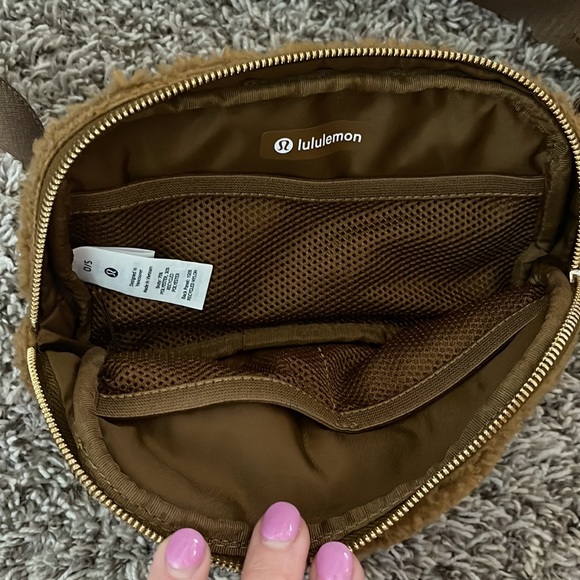 Lululemon Everywhere Fleece Bag - Picture 2 of 5